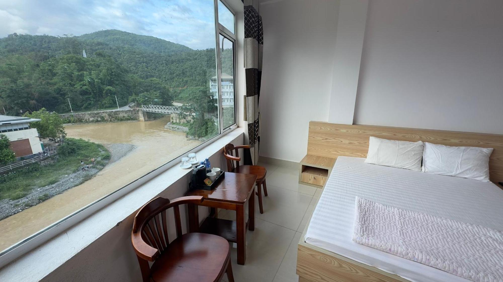 Quy Anh Hotel Bao Lac Town Exterior photo