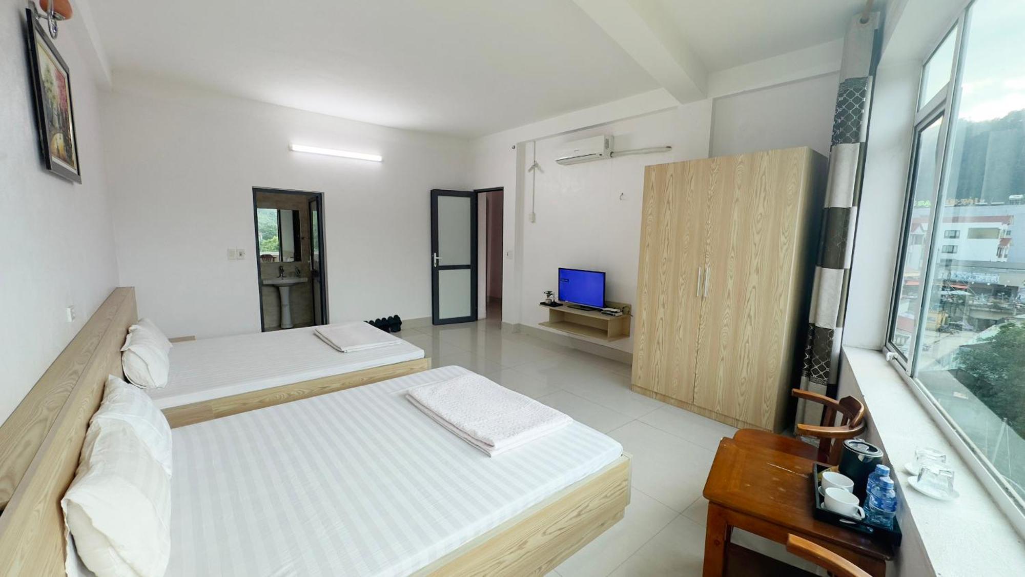 Quy Anh Hotel Bao Lac Town Exterior photo
