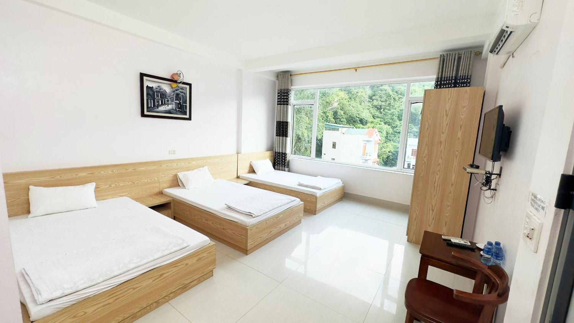 Quy Anh Hotel Bao Lac Town Exterior photo