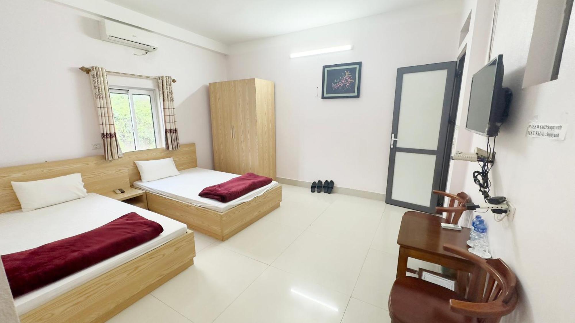 Quy Anh Hotel Bao Lac Town Exterior photo