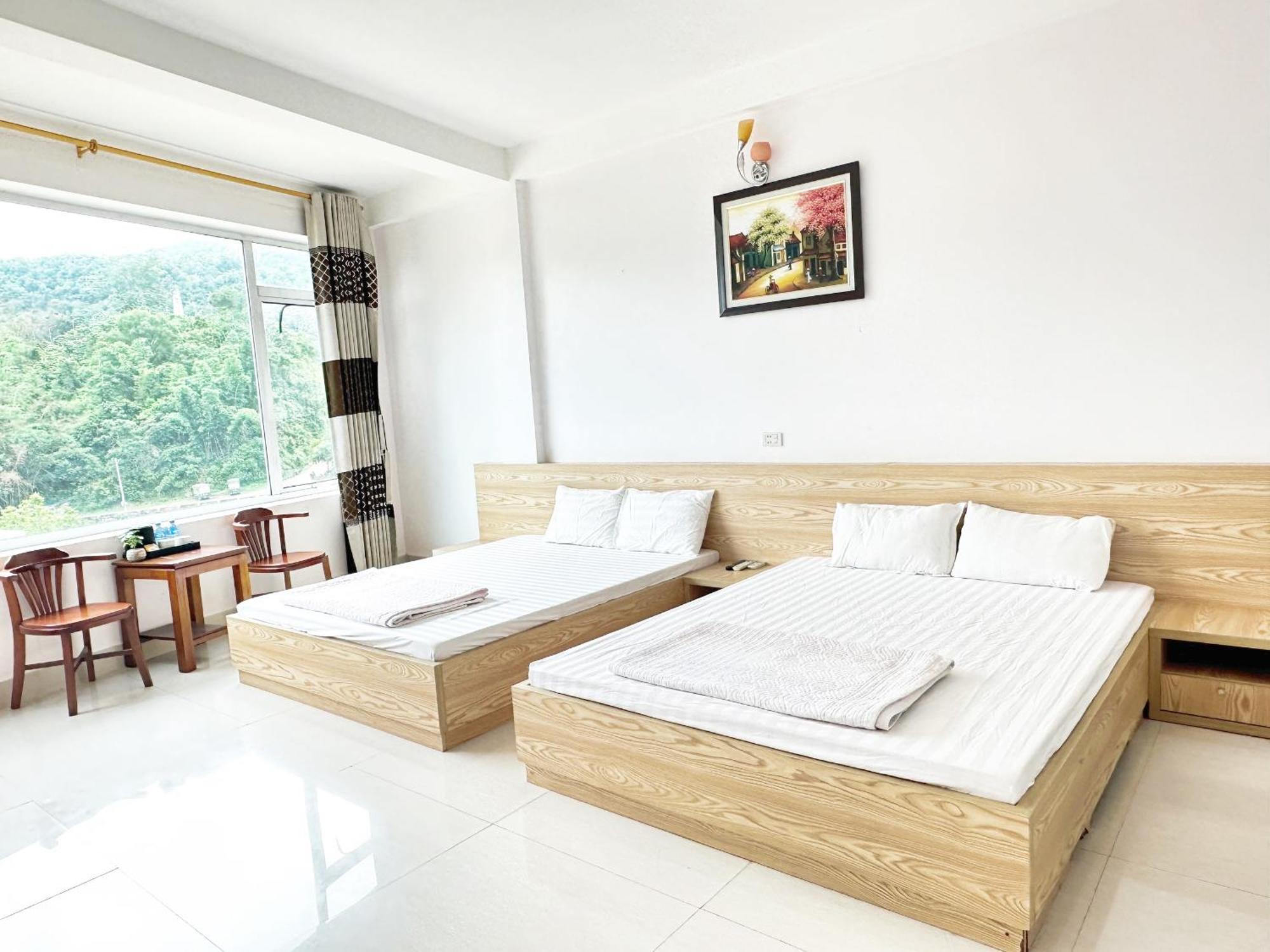 Quy Anh Hotel Bao Lac Town Exterior photo