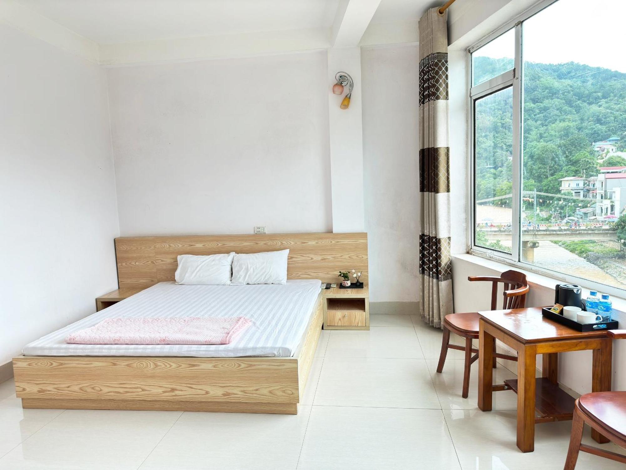 Quy Anh Hotel Bao Lac Town Exterior photo